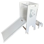 2Kids Toys Rostoucí učící věž Kočka se skluzavkou a tabulí