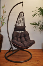 Stylová závěsná houpačka Margarita s hnědým polstrem