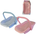 Nosítko na panenku plastové s látkou  v sáčku